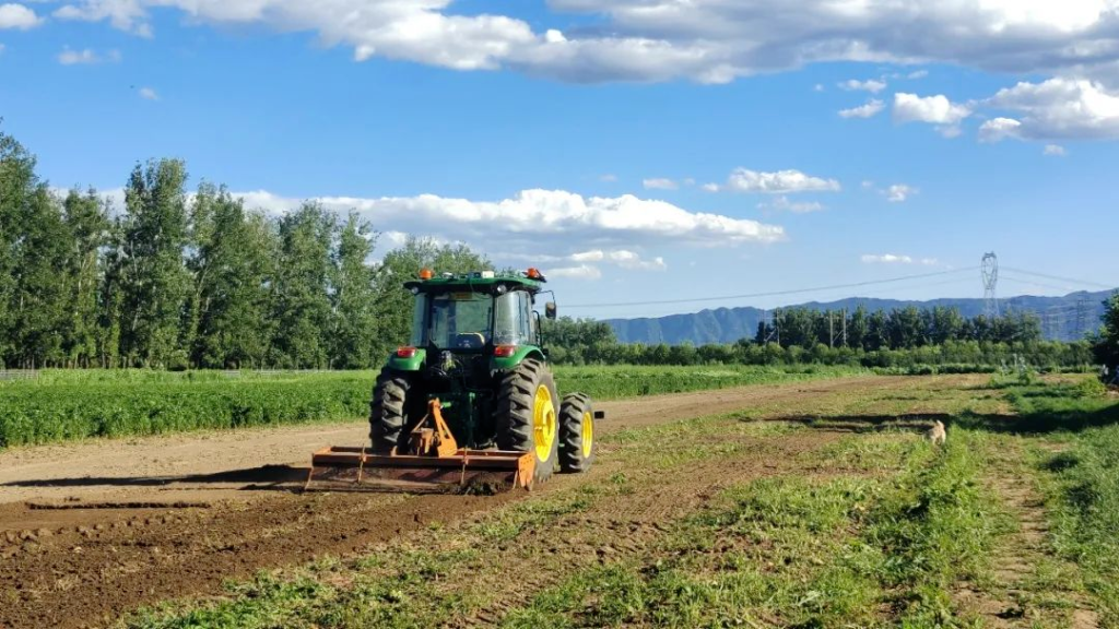 無人化農機耕地