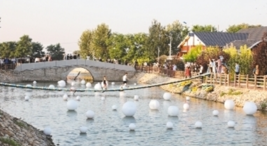 老邊區柳樹鎮東崗子村發展鄉村游，吸引了許多城里人